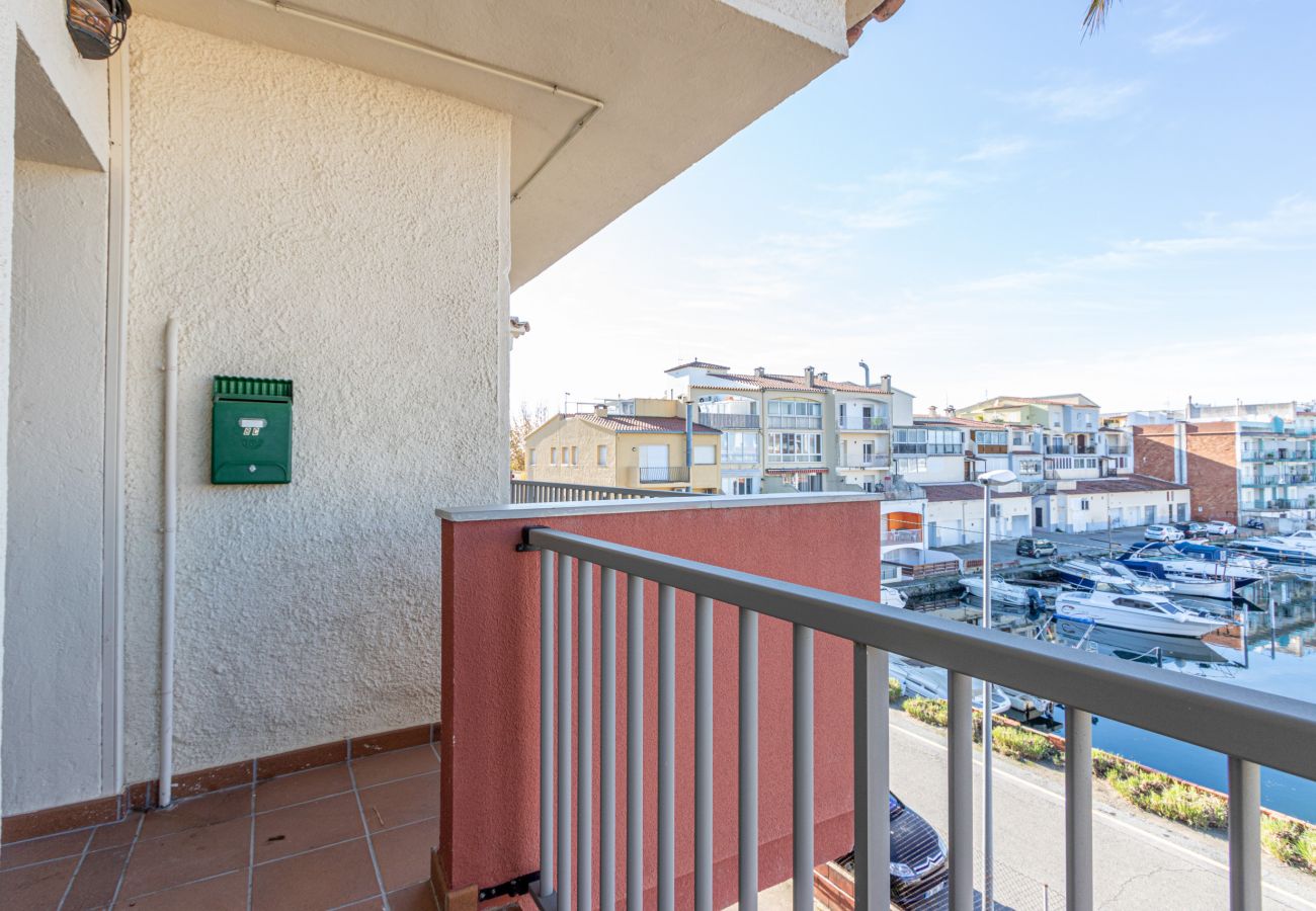 Apartamento en Empuriabrava - 0147-PORT SOTAVENT Apartamento con vista al canal y piscina