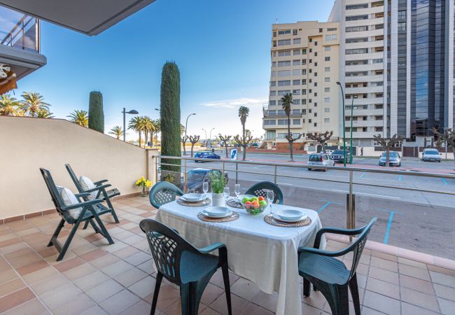 Apartamento en Empuriabrava - 0088-MIRABLAU  Apartamento con vistas laterales a la playa