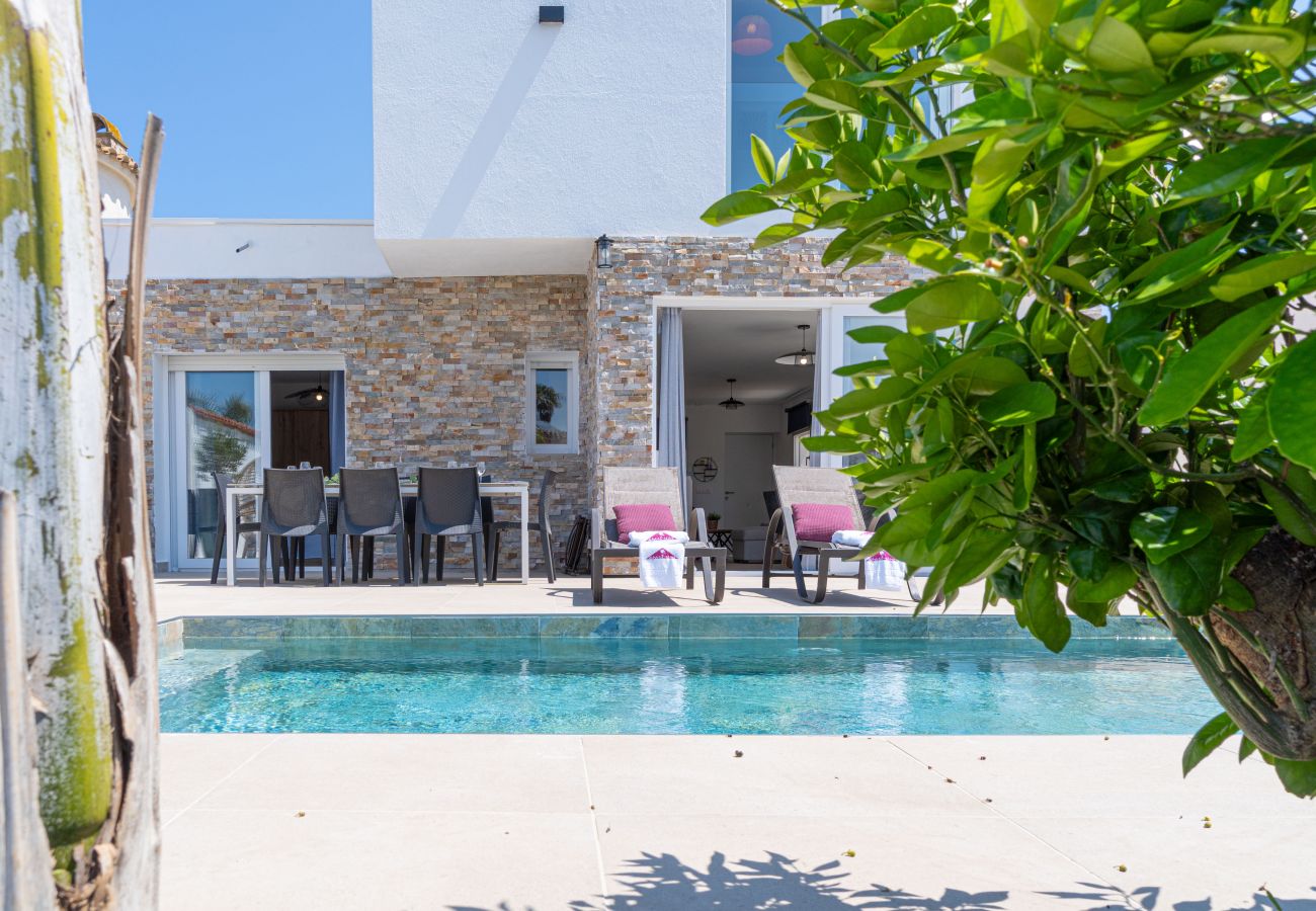 Villa en Empuriabrava - 0040-CAP RAS Casa al canal con piscina y amarre