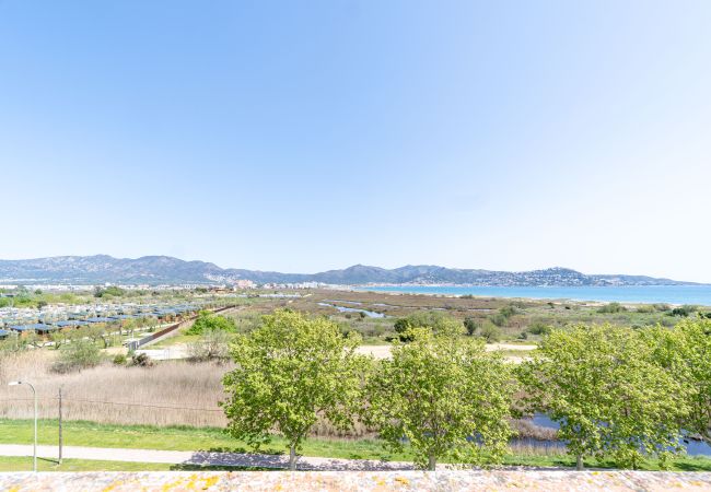 Apartament en Empuriabrava - 0148-PORT DUCAL Apartament amb terrassa, vista al mar i wifi Apartament en Empuriabrava - 0148-PORT DUCAL Apartament amb terrassa, vista al mar i wifi