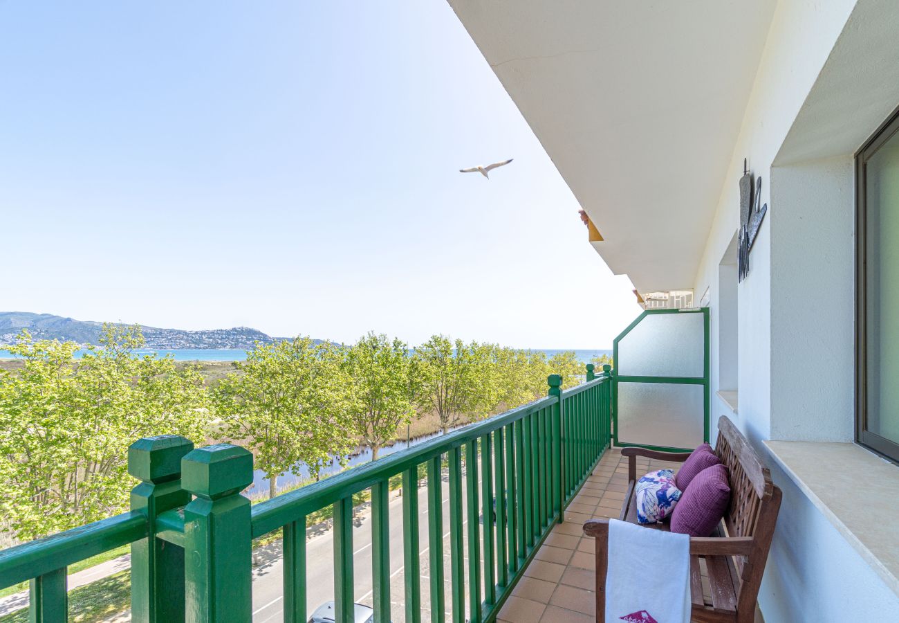 Apartament en Empuriabrava - 0148-PORT DUCAL Apartament amb terrassa, vista al mar i wifi