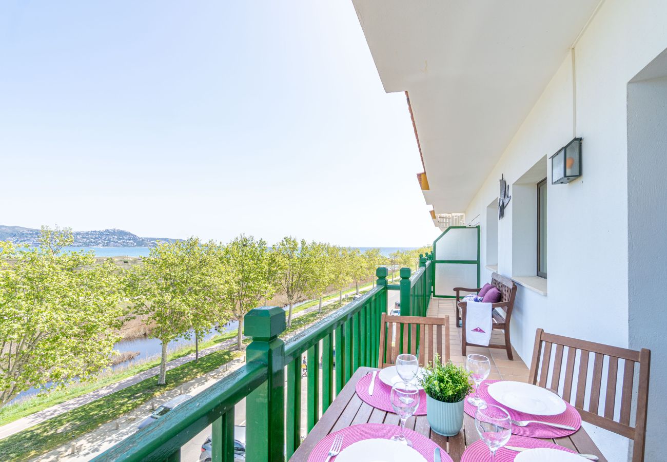 Apartament en Empuriabrava - 0148-PORT DUCAL Apartament amb terrassa, vista al mar i wifi