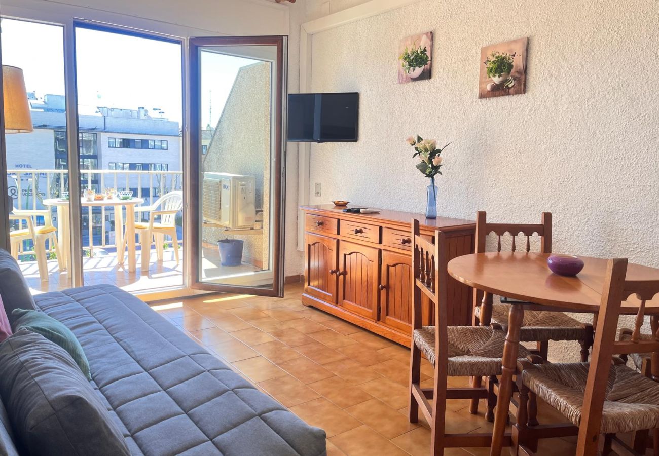 Estudi en Empuriabrava - 0168-POBLAT TIPIC Estudi a prop de la platja