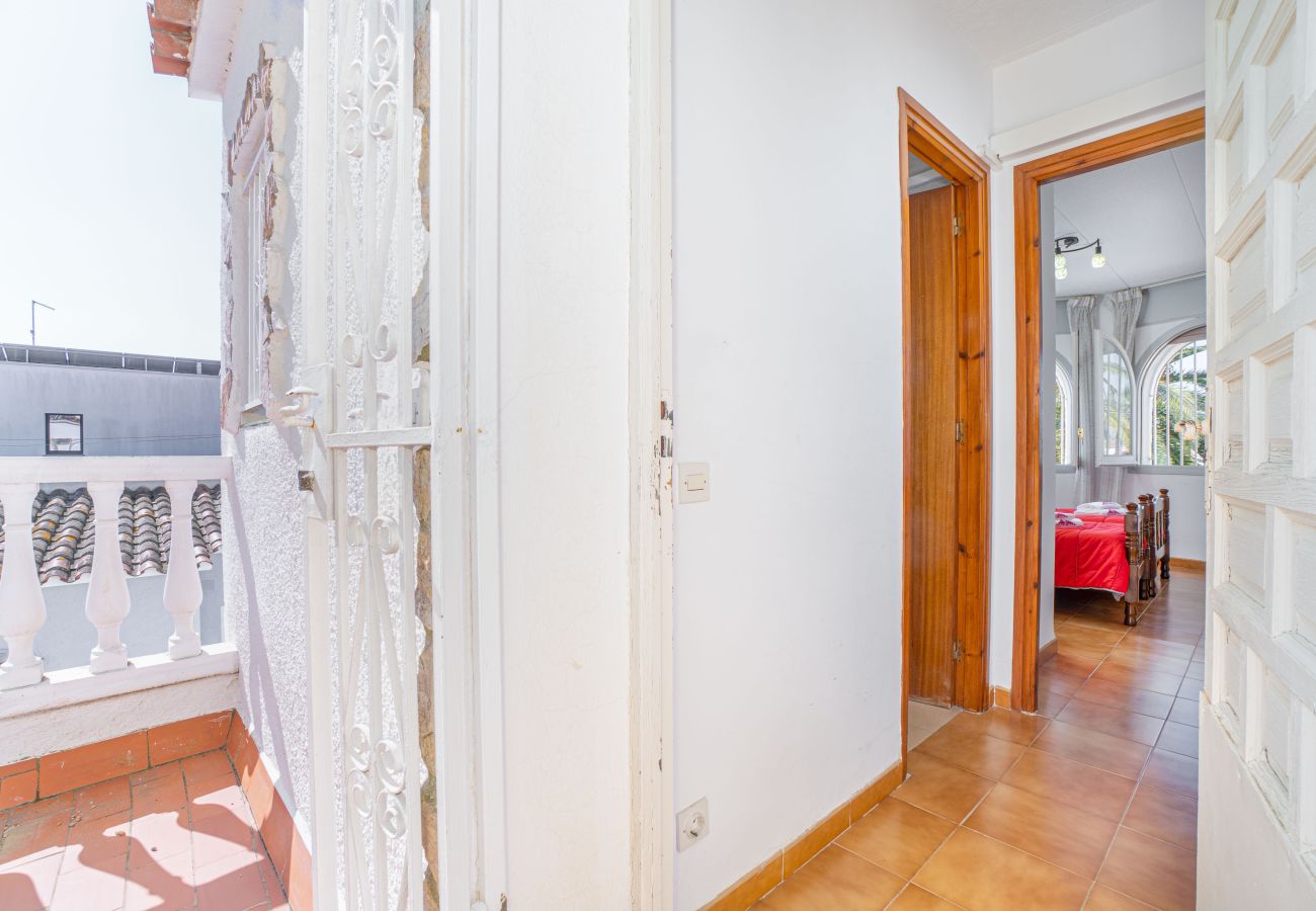 Vil.la en Empuriabrava - 0108-LLOBREGAT Casa al canal amb piscina i amarratge