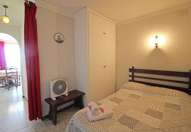 Estudi en Empuriabrava - 0181-SYLVIA Estudi amb vistes al mar Estudi en Empuriabrava - 0181-SYLVIA Estudi amb vistes al mar