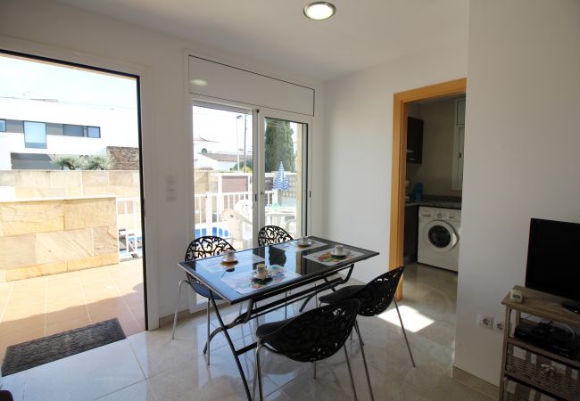 Vil.la en Empuriabrava - 0034-NOGUERA Casa amb piscina petita Vil.la en Empuriabrava - 0034-NOGUERA Casa amb piscina petita