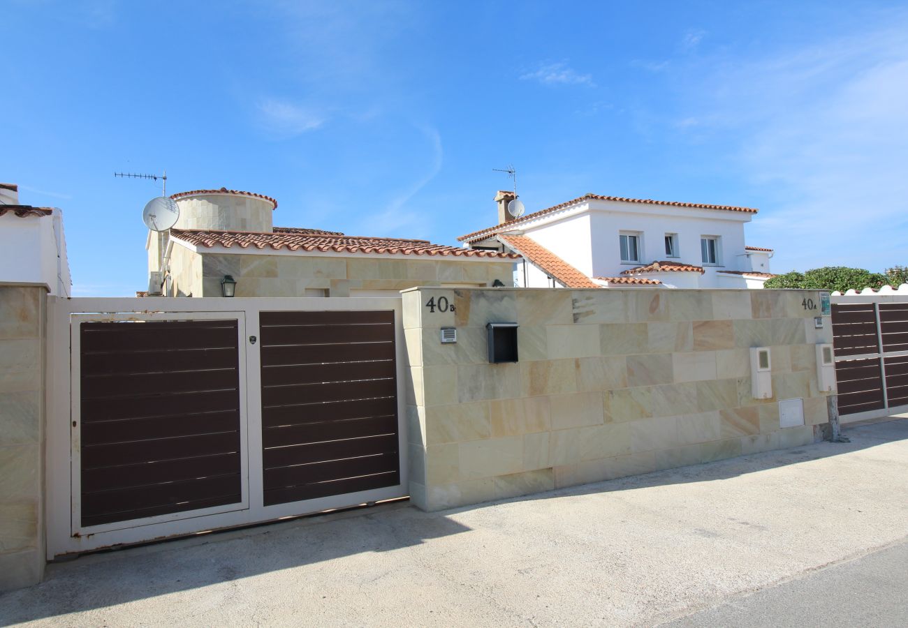 Vil.la en Empuriabrava - 0034-NOGUERA Casa amb piscina petita