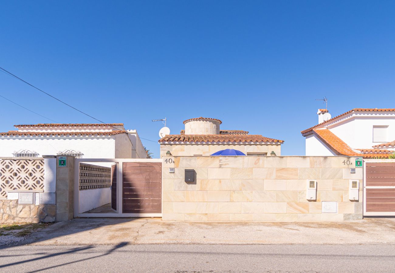 Vil.la en Empuriabrava - 0034-NOGUERA Casa amb piscina petita