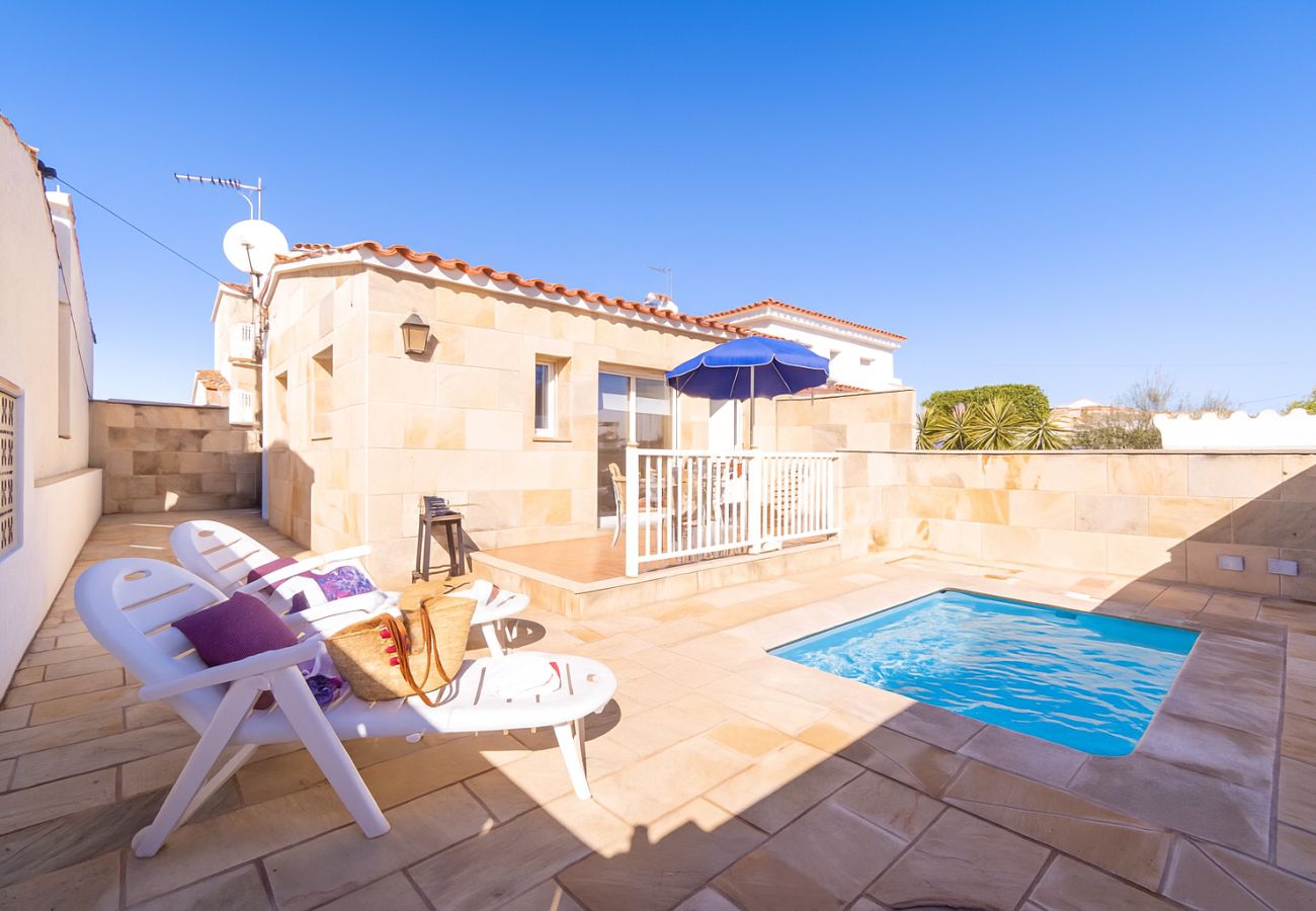 Vil.la en Empuriabrava - 0034-NOGUERA Casa amb piscina petita