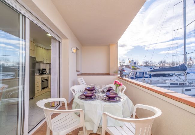 Apartament en Empuriabrava - 0155-PORT SALINS Apartament amb vistes al canal Apartament en Empuriabrava - 0155-PORT SALINS Apartament amb vistes al canal