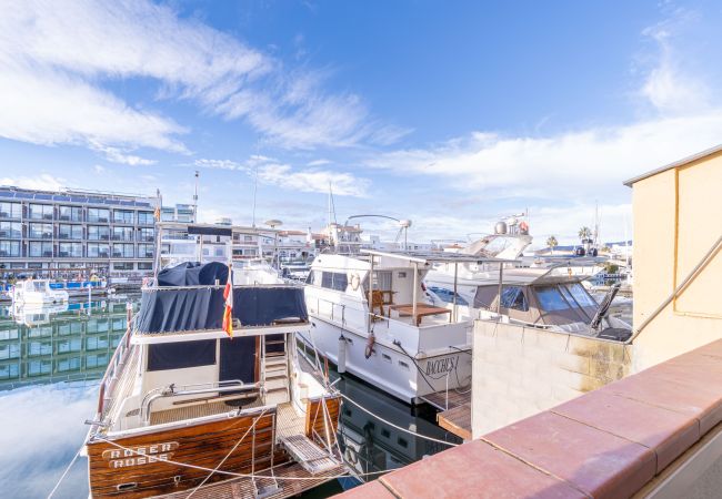 Apartament en Empuriabrava - 0155-PORT SALINS Apartament amb vistes al canal Apartament en Empuriabrava - 0155-PORT SALINS Apartament amb vistes al canal