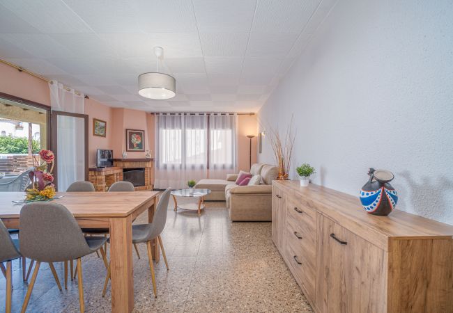 Vil.la en Empuriabrava - 0081-PANI Casa amb 4 dormitoris i jardí Vil.la en Empuriabrava - 0081-PANI Casa amb 4 dormitoris i jardí