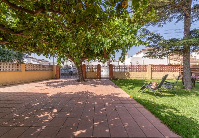 Vil.la en Empuriabrava - 0081-PANI Casa amb 4 dormitoris i jardí Vil.la en Empuriabrava - 0081-PANI Casa amb 4 dormitoris i jardí