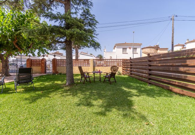 Vil.la en Empuriabrava - 0081-PANI Casa amb 4 dormitoris i jardí Vil.la en Empuriabrava - 0081-PANI Casa amb 4 dormitoris i jardí