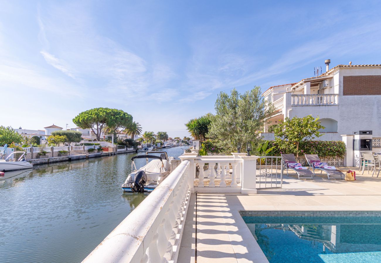 Vil.la en Empuriabrava - 0042-FLAMICELL Casa al canal amb piscina