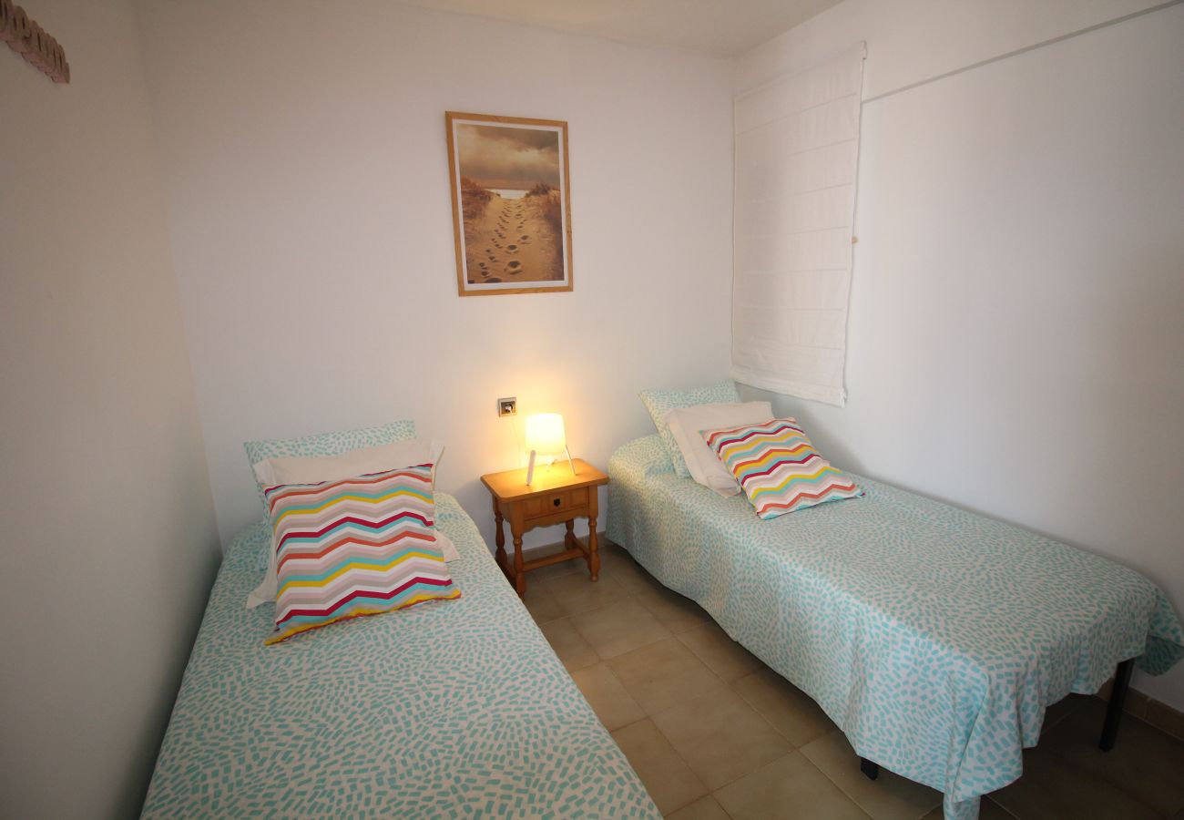 Apartament en Empuriabrava - 0102-KARINA Apartament amb vistes al mar