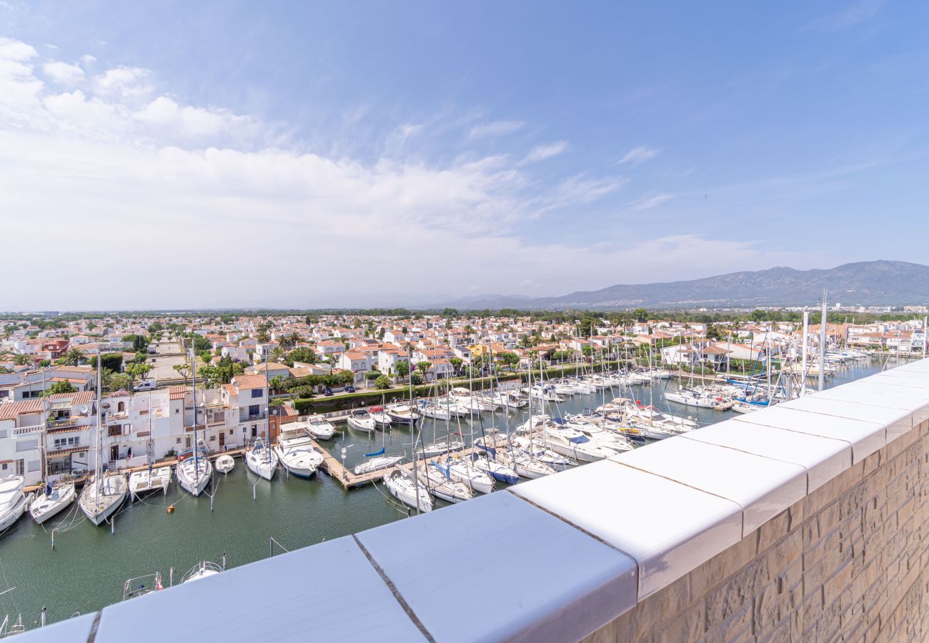 Apartament en Empuriabrava - 0160-PORT GREC Apartament amb WIFI, Smart TV, vista al canal i al mar