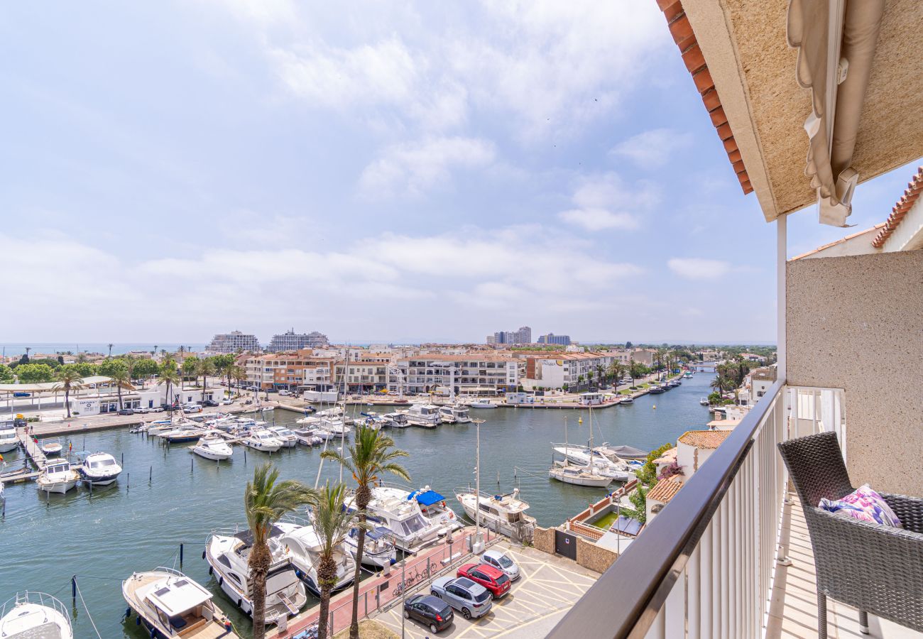 Apartament en Empuriabrava - 0160-PORT GREC Apartament amb WIFI, Smart TV, vista al canal i al mar