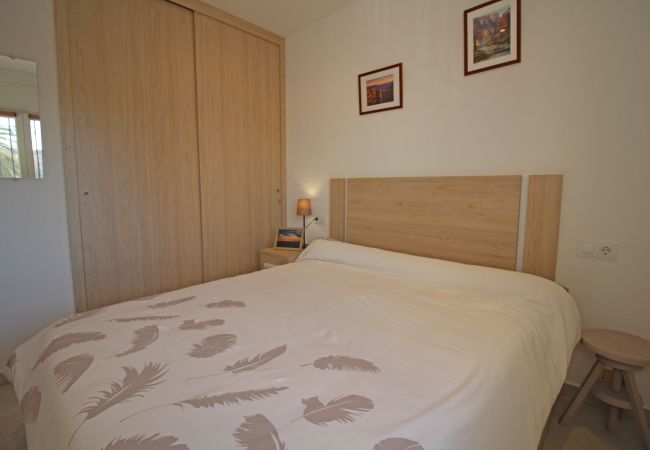 Apartament en Empuriabrava - 0185-SANT MAURICI Apartament amb piscina comunitaria i vistes al canal  Apartament en Empuriabrava - 0185-SANT MAURICI Apartament amb piscina comunitaria i vistes al canal