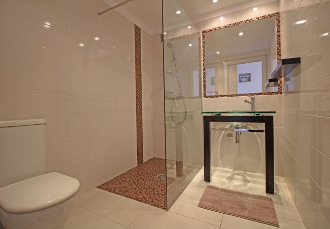 Apartament en Empuriabrava - 0185-SANT MAURICI Apartament amb piscina comunitaria i vistes al canal  Apartament en Empuriabrava - 0185-SANT MAURICI Apartament amb piscina comunitaria i vistes al canal