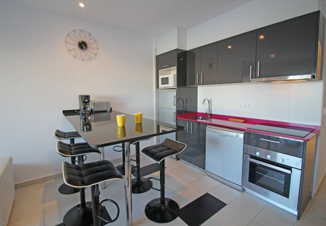 Apartament en Empuriabrava - 0185-SANT MAURICI Apartament amb piscina comunitaria i vistes al canal  Apartament en Empuriabrava - 0185-SANT MAURICI Apartament amb piscina comunitaria i vistes al canal