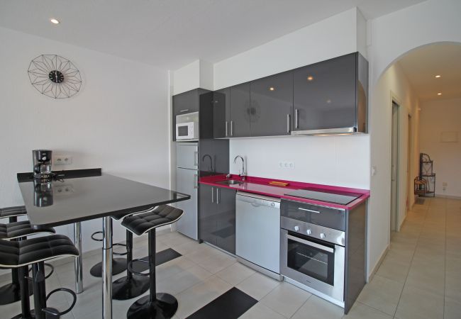 Apartament en Empuriabrava - 0185-SANT MAURICI Apartament amb piscina comunitaria i vistes al canal  Apartament en Empuriabrava - 0185-SANT MAURICI Apartament amb piscina comunitaria i vistes al canal