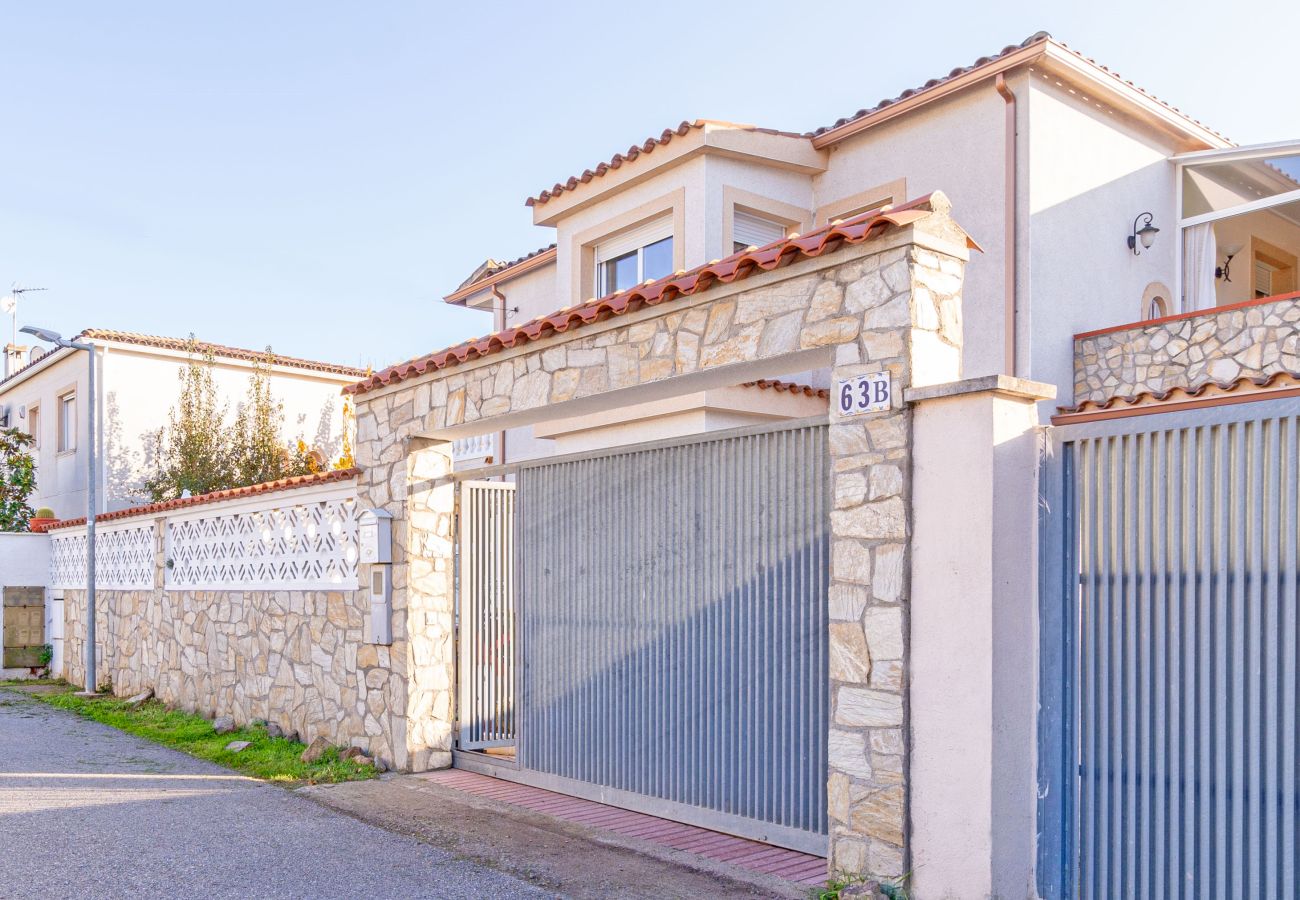 Vil.la en Empuriabrava - 0007-REQUESENS Casa amb piscina privada  i wifi