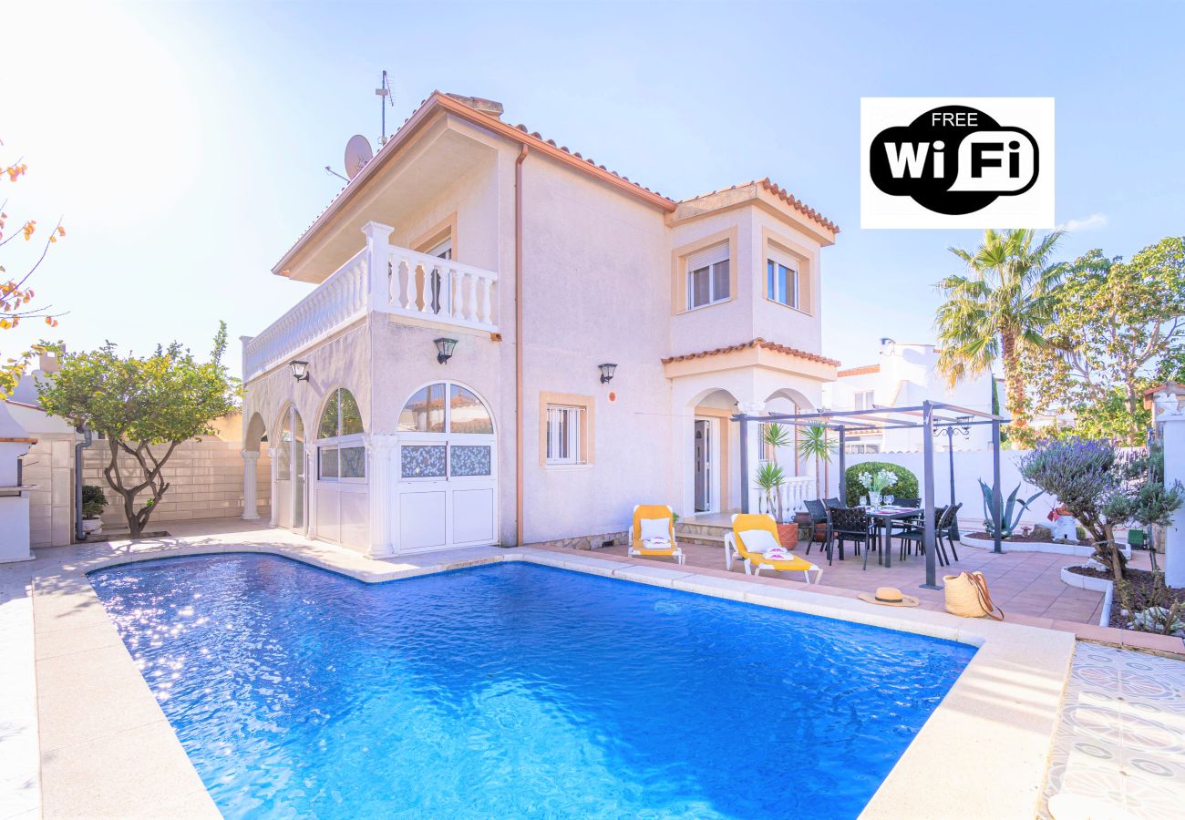 Vil.la en Empuriabrava - 0007-REQUESENS Casa amb piscina privada  i wifi