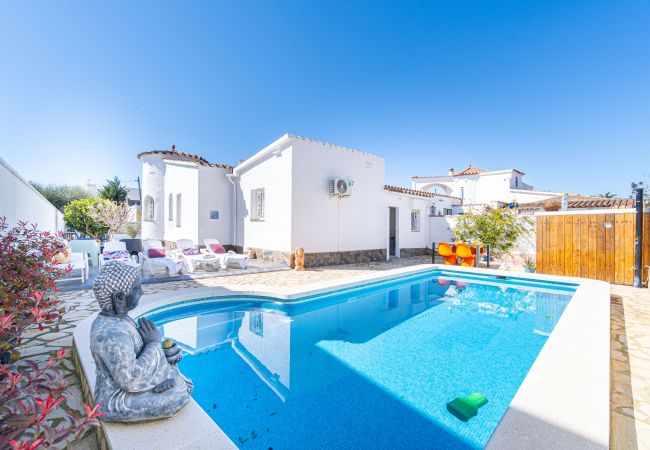 Vil.la en Empuriabrava - 0009-ALBERES Casa amb piscina