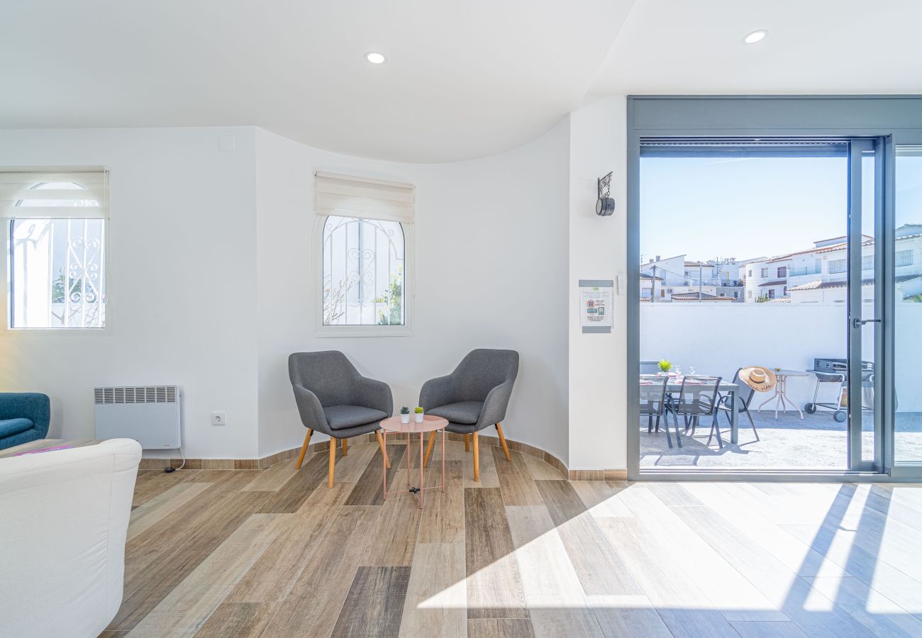 Vil.la en Empuriabrava - 0009-ALBERES Casa amb piscina