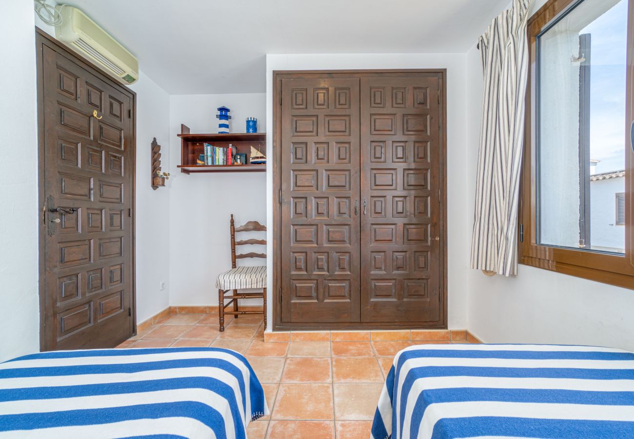 Vil.la en Empuriabrava - 0151-ILLA CARTAGO Casa al canal tipus pescador 