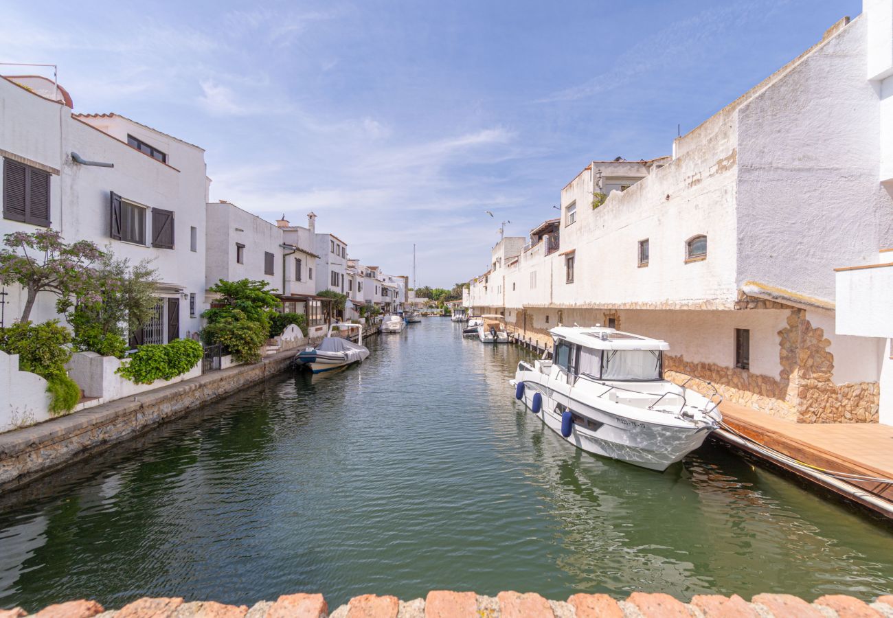 Vil.la en Empuriabrava - 0151-ILLA CARTAGO Casa al canal tipus pescador 