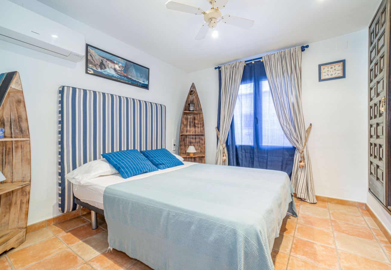 Vil.la en Empuriabrava - 0151-ILLA CARTAGO Casa al canal tipus pescador 