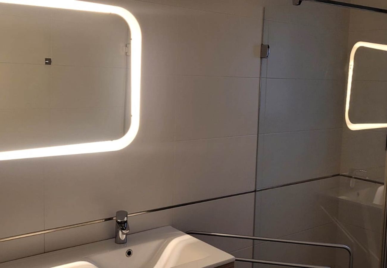 Vil.la en Empuriabrava - 0130-MONTGRI Casa amb piscina privada