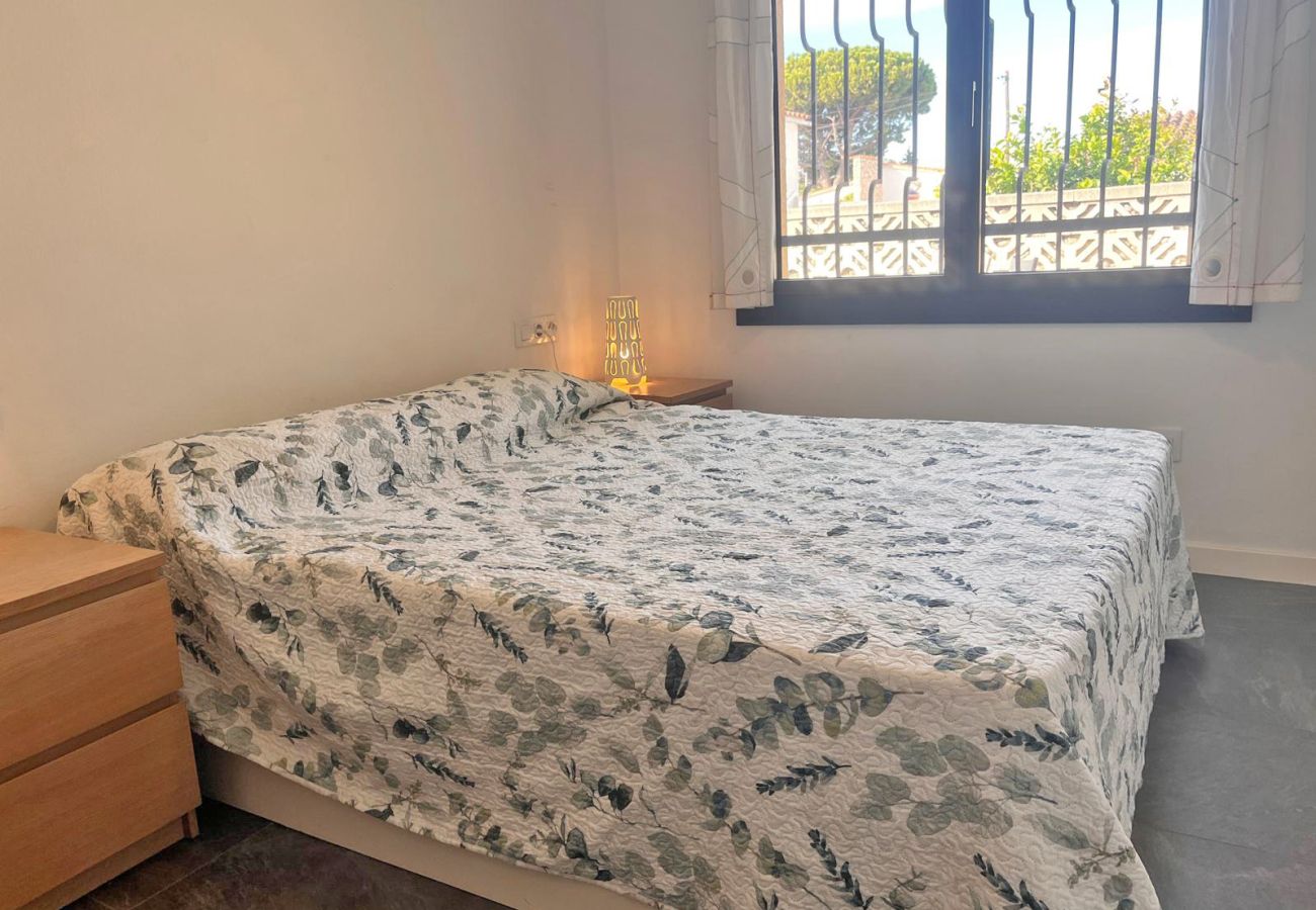 Vil.la en Empuriabrava - 0130-MONTGRI Casa amb piscina privada