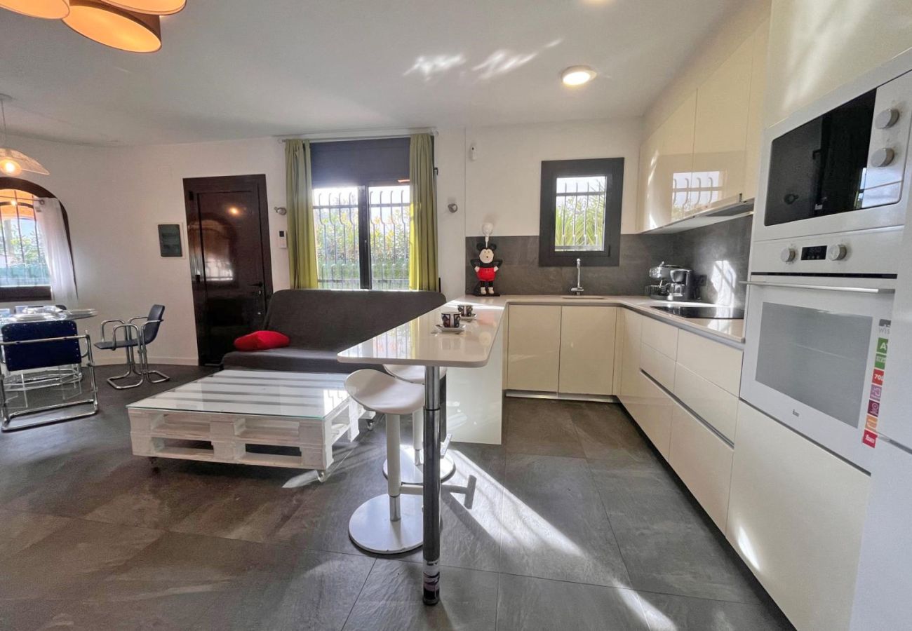 Vil.la en Empuriabrava - 0130-MONTGRI Casa amb piscina privada