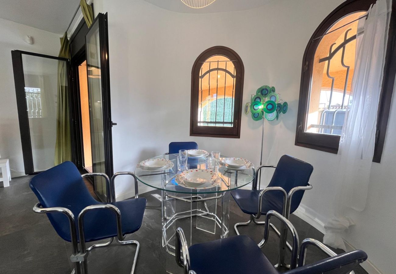 Vil.la en Empuriabrava - 0130-MONTGRI Casa amb piscina privada