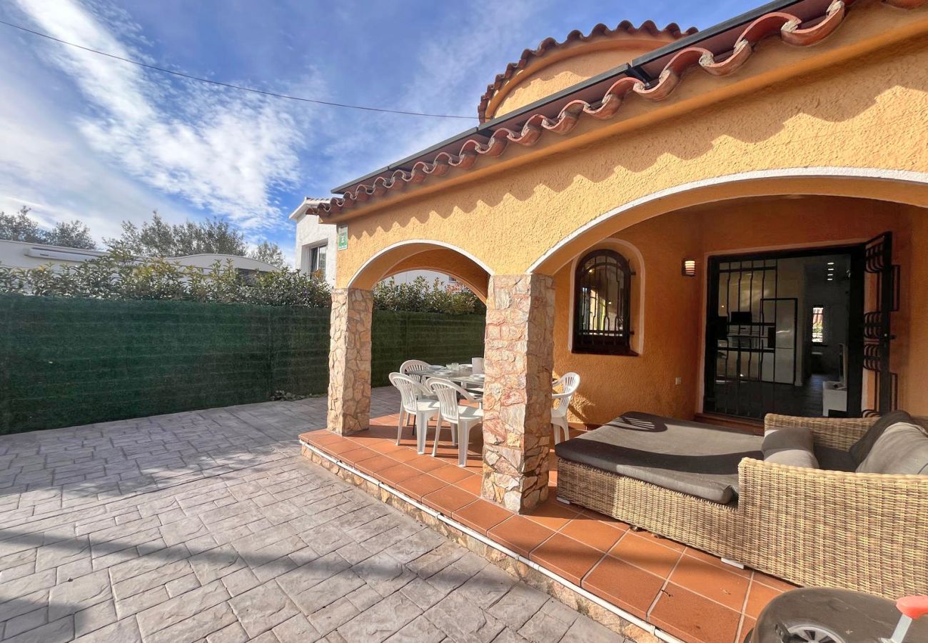 Vil.la en Empuriabrava - 0130-MONTGRI Casa amb piscina privada