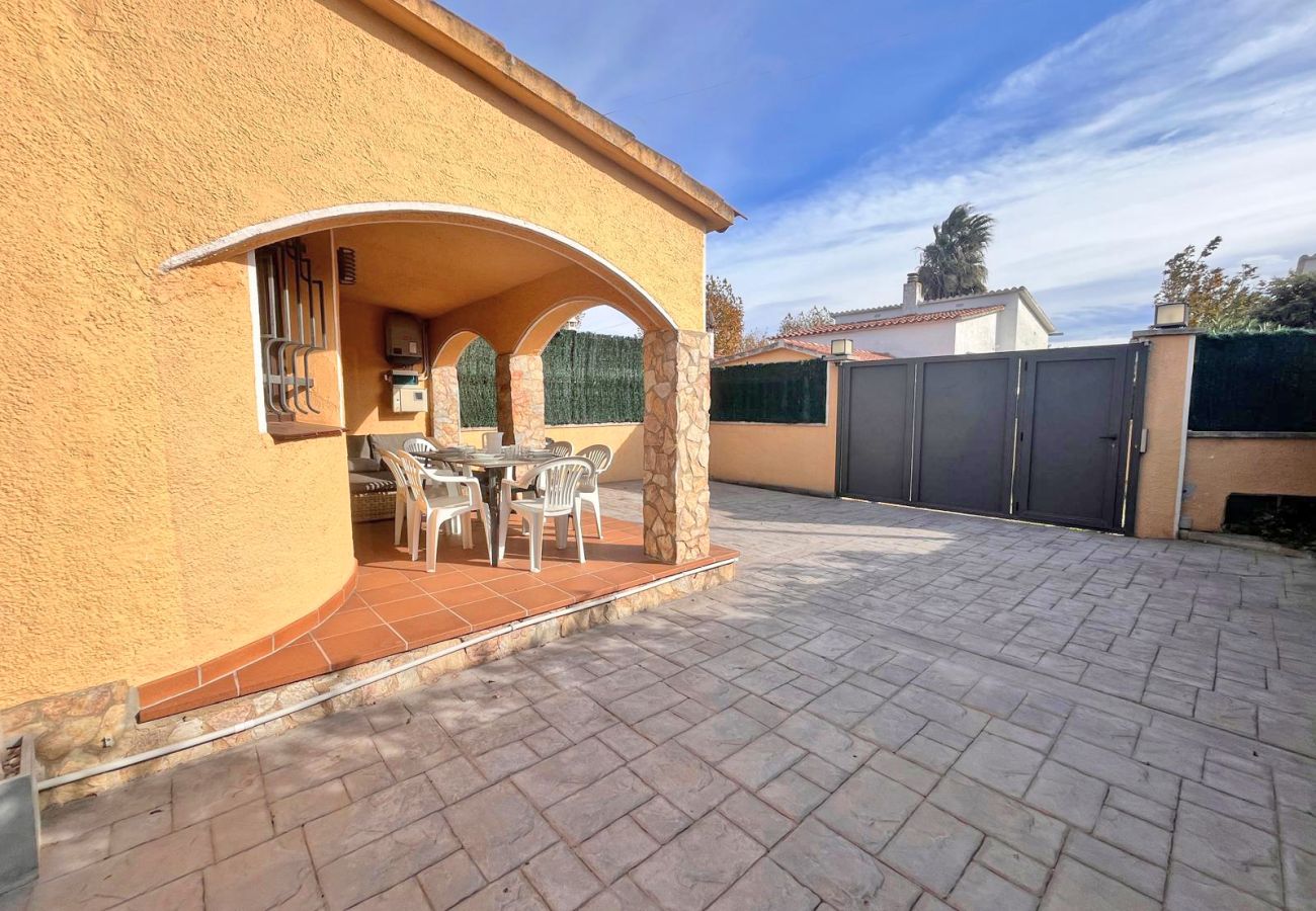 Vil.la en Empuriabrava - 0130-MONTGRI Casa amb piscina privada