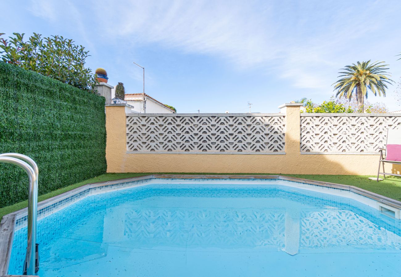 Vil.la en Empuriabrava - 0130-MONTGRI Casa amb piscina privada