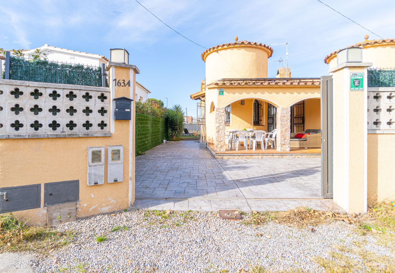 Vil.la en Empuriabrava - 0130-MONTGRI Casa amb piscina privada