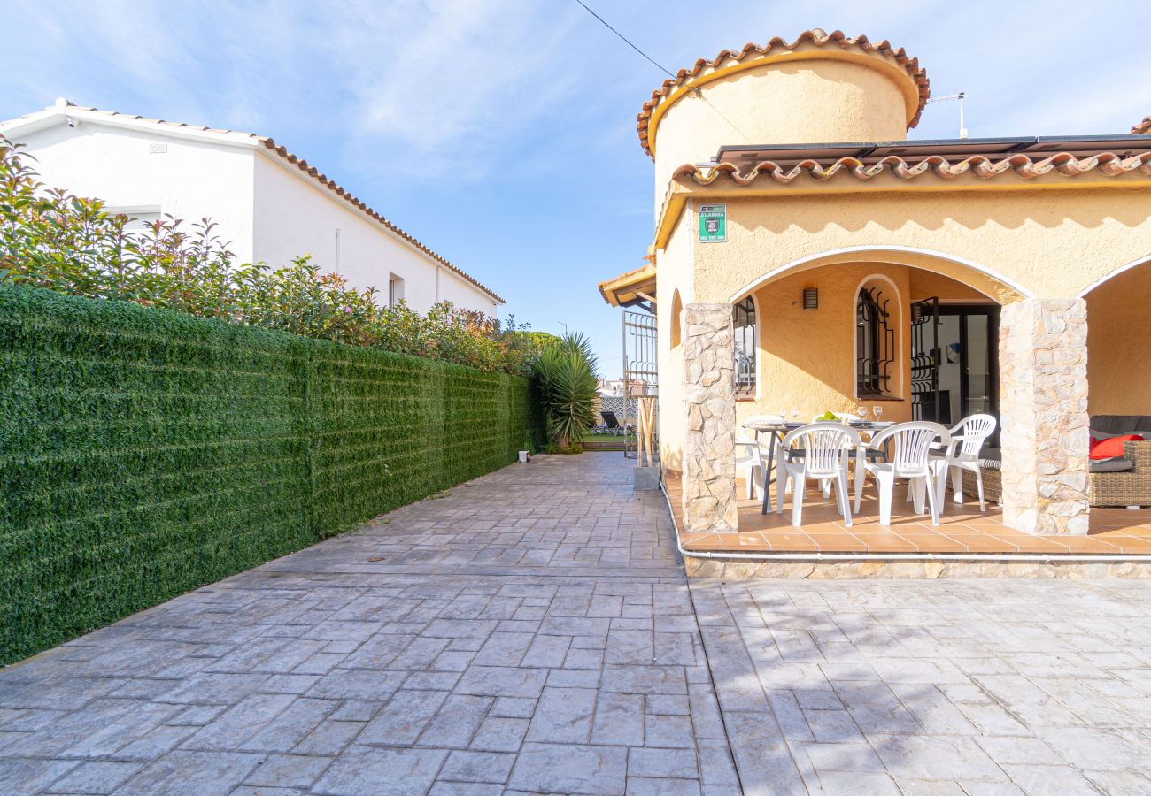 Vil.la en Empuriabrava - 0130-MONTGRI Casa amb piscina privada