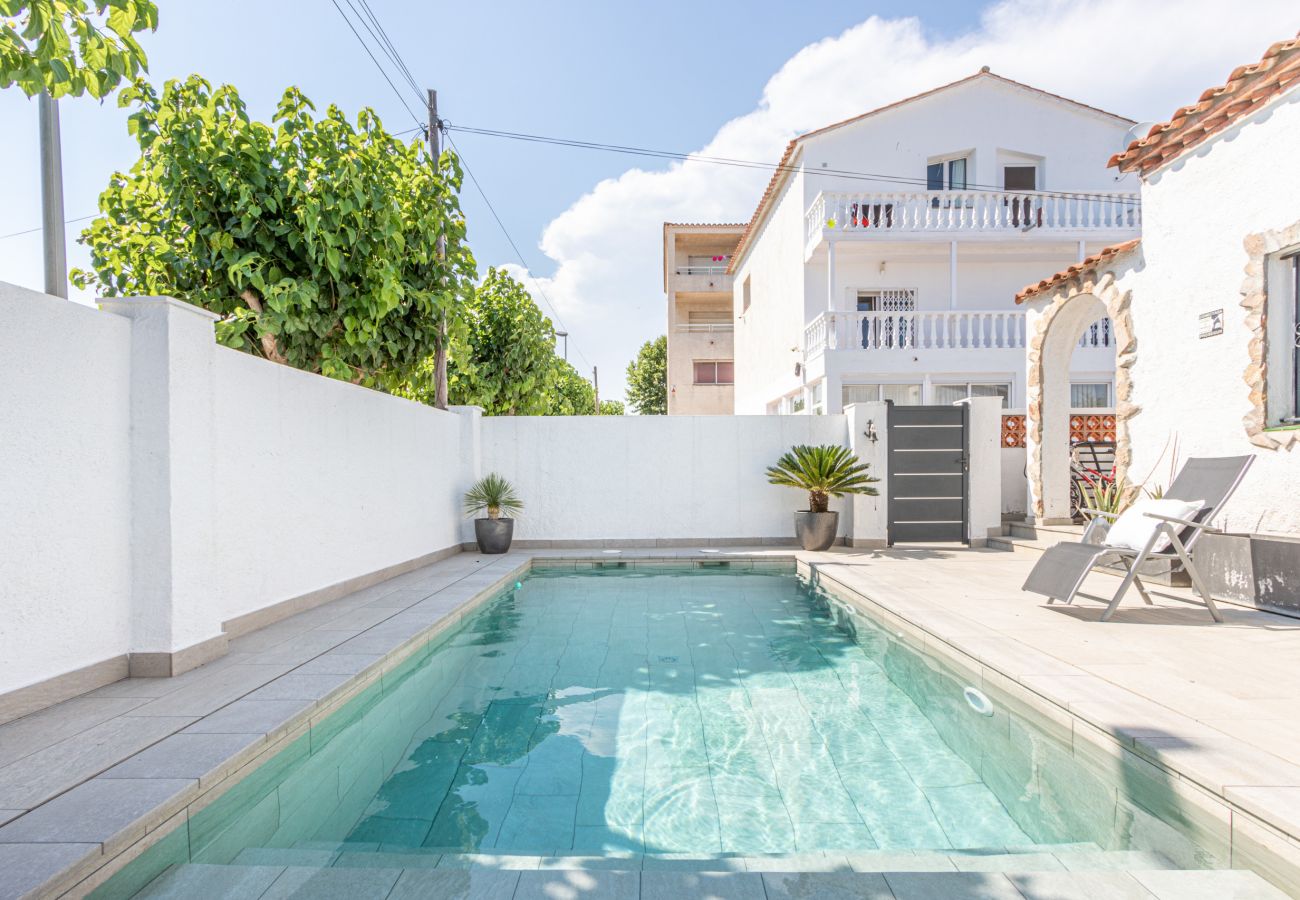 Vil.la en Empuriabrava - 0190-SANT MAURICI Casa amb piscina privada