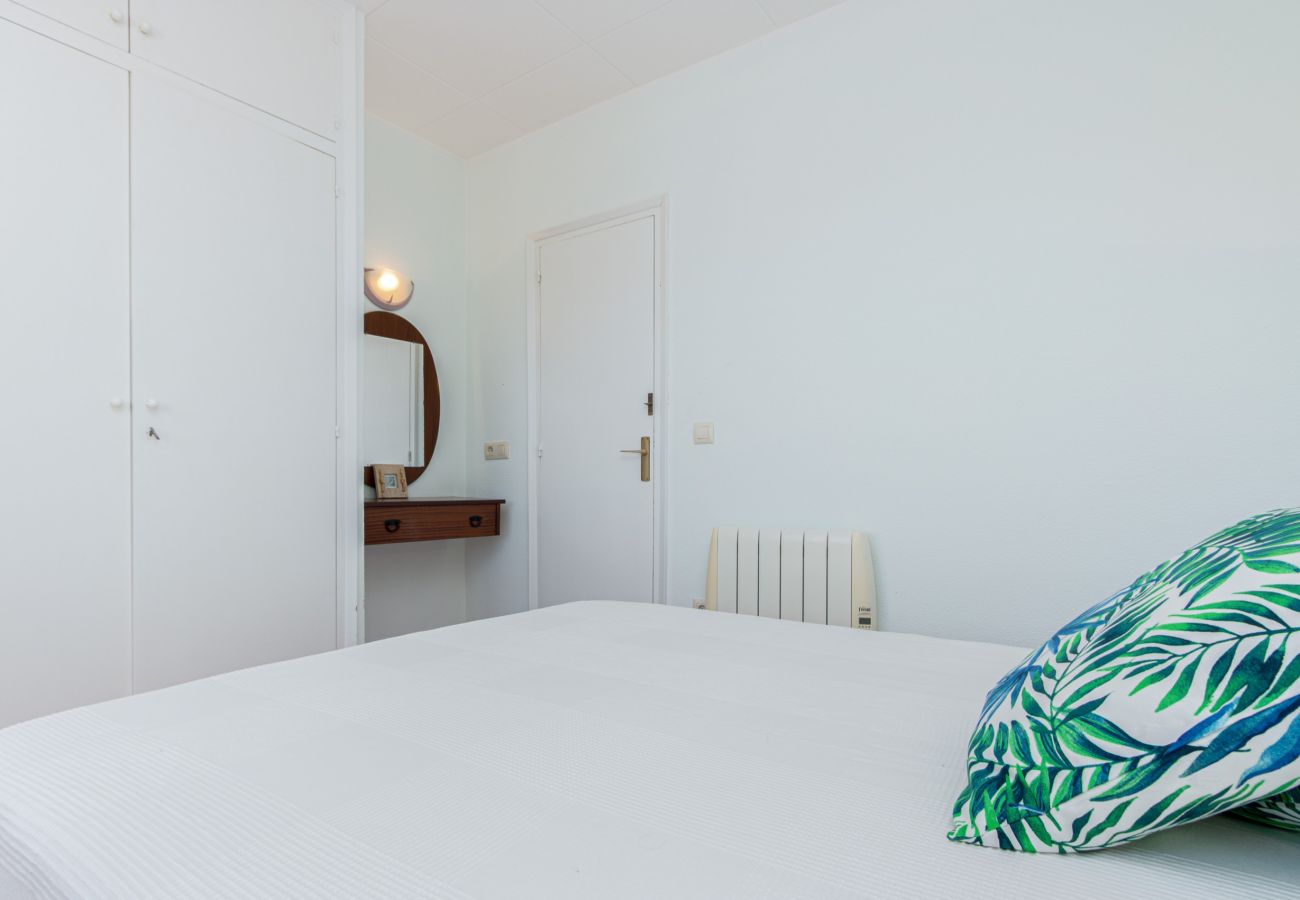 Apartament en Empuriabrava - 0147-PORT SOTAVENT Apartament amb vistes al canal i piscina