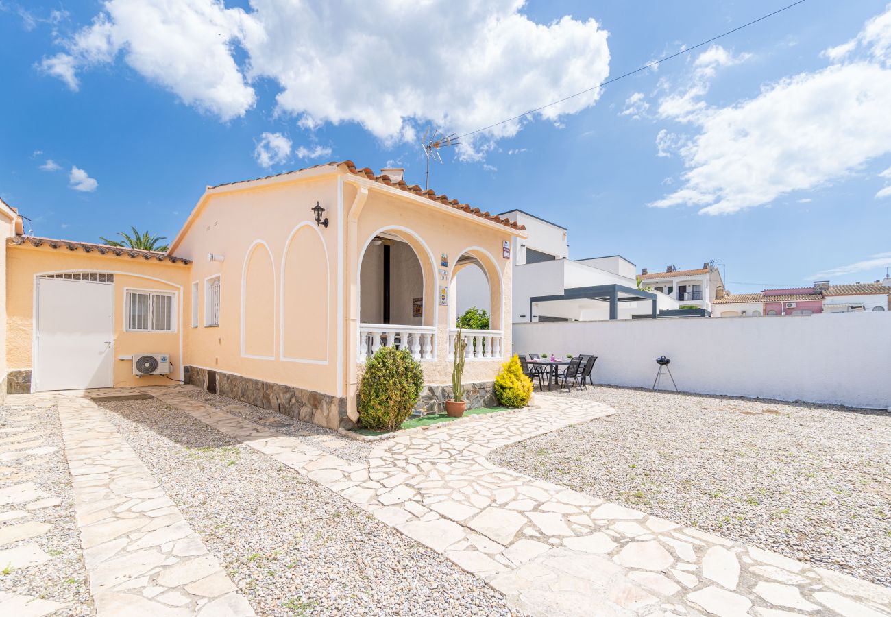 Villa in Empuriabrava - 0079-ALBERES Haus mit Pool