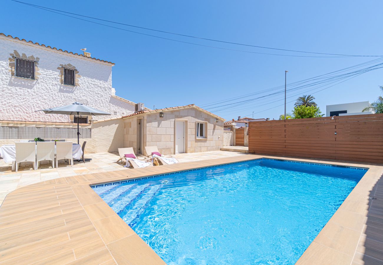 Villa in Empuriabrava - 0031-TER Haus am Kanal mit Pool, Liegeplatz und Studio