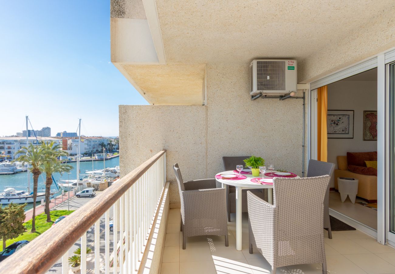 Ferienwohnung in Empuriabrava - 0157-PORT GREC Appartment mit Kanal und Meerblick