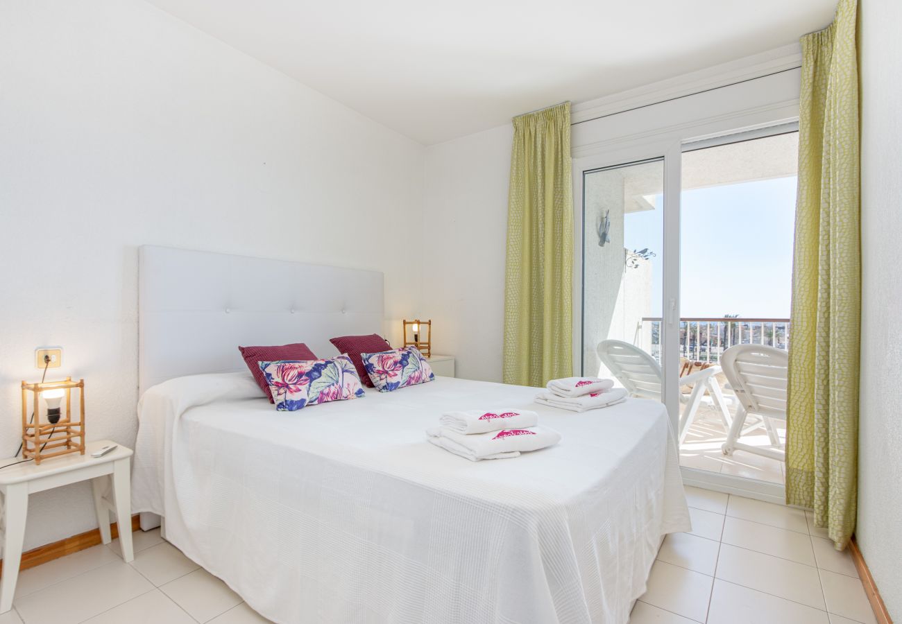 Ferienwohnung in Empuriabrava - 0157-PORT GREC Appartment mit Kanal und Meerblick