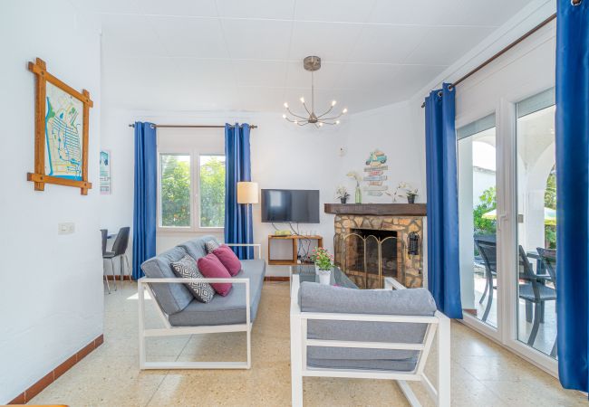 Villa in Empuriabrava - 0119-MONTSENY Haus mit Studio Villa in Empuriabrava - 0119-MONTSENY Haus mit Studio