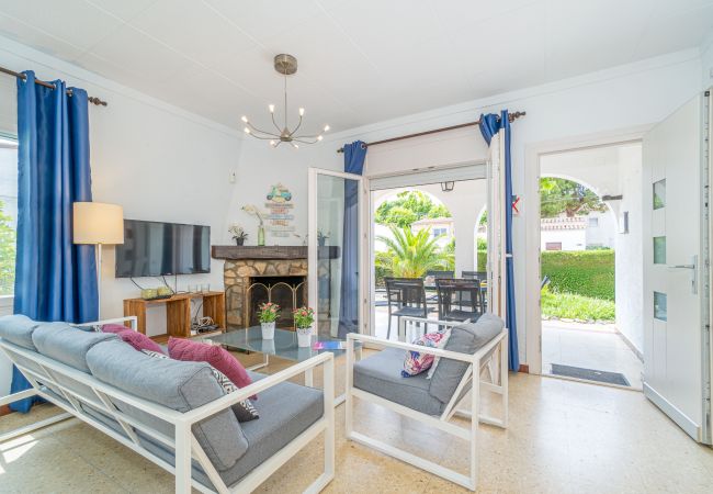 Villa in Empuriabrava - 0119-MONTSENY Haus mit Studio Villa in Empuriabrava - 0119-MONTSENY Haus mit Studio